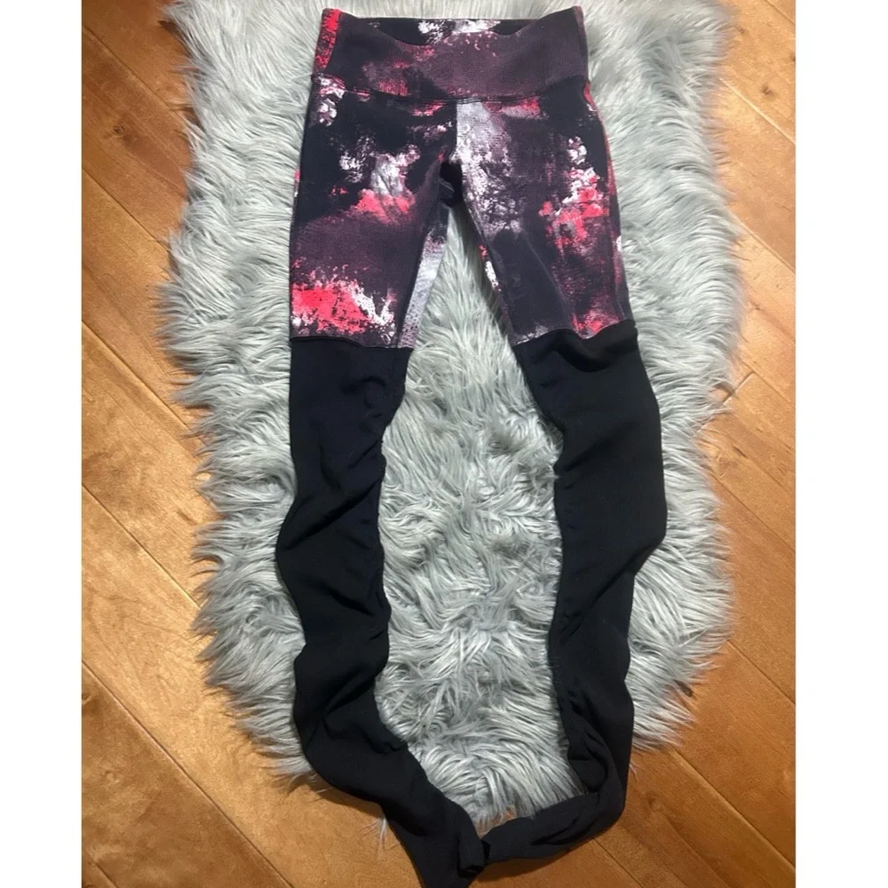 Alo Yoga Leggings In Ruby Red Smoke Size XS